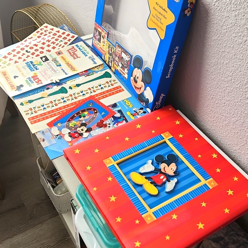 Disney scrapbook set